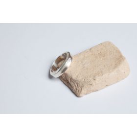 Indented wedding ring